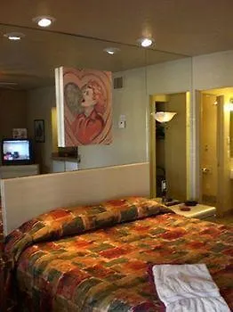 Hotel Desert Paradise Resort - Gay Men'S Resort Palm Springs