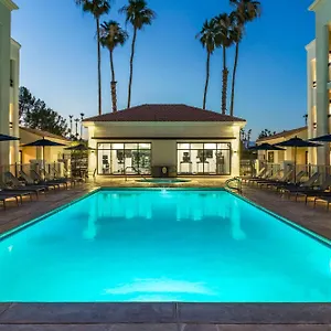Отель Courtyard By Marriott