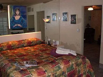 Desert Paradise Resort - Gay Men'S Resort Palm Springs